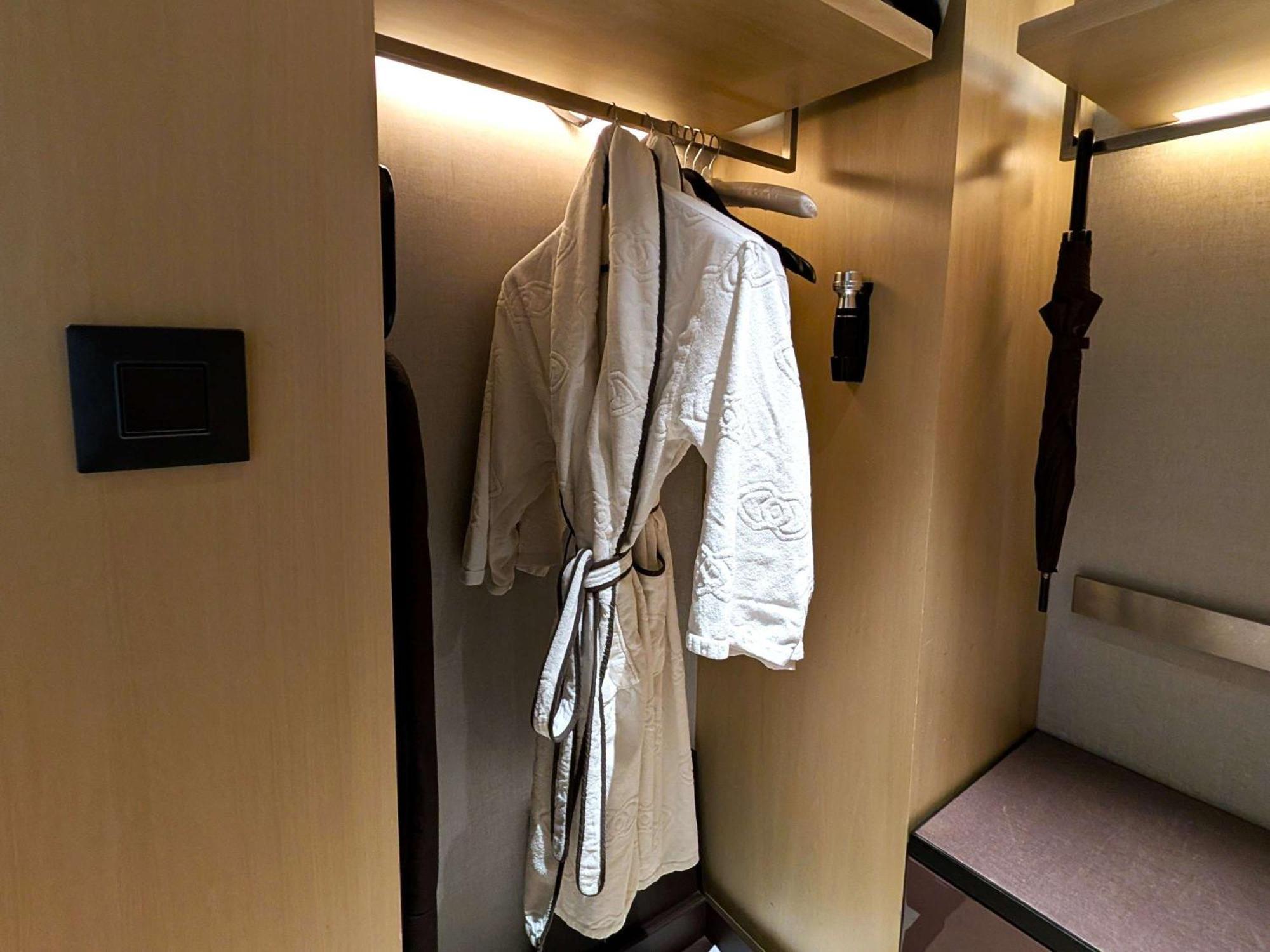 Hotel Sofitel Kuala Lumpur Damansara Exterior foto A bathrobe hanging on a hanger