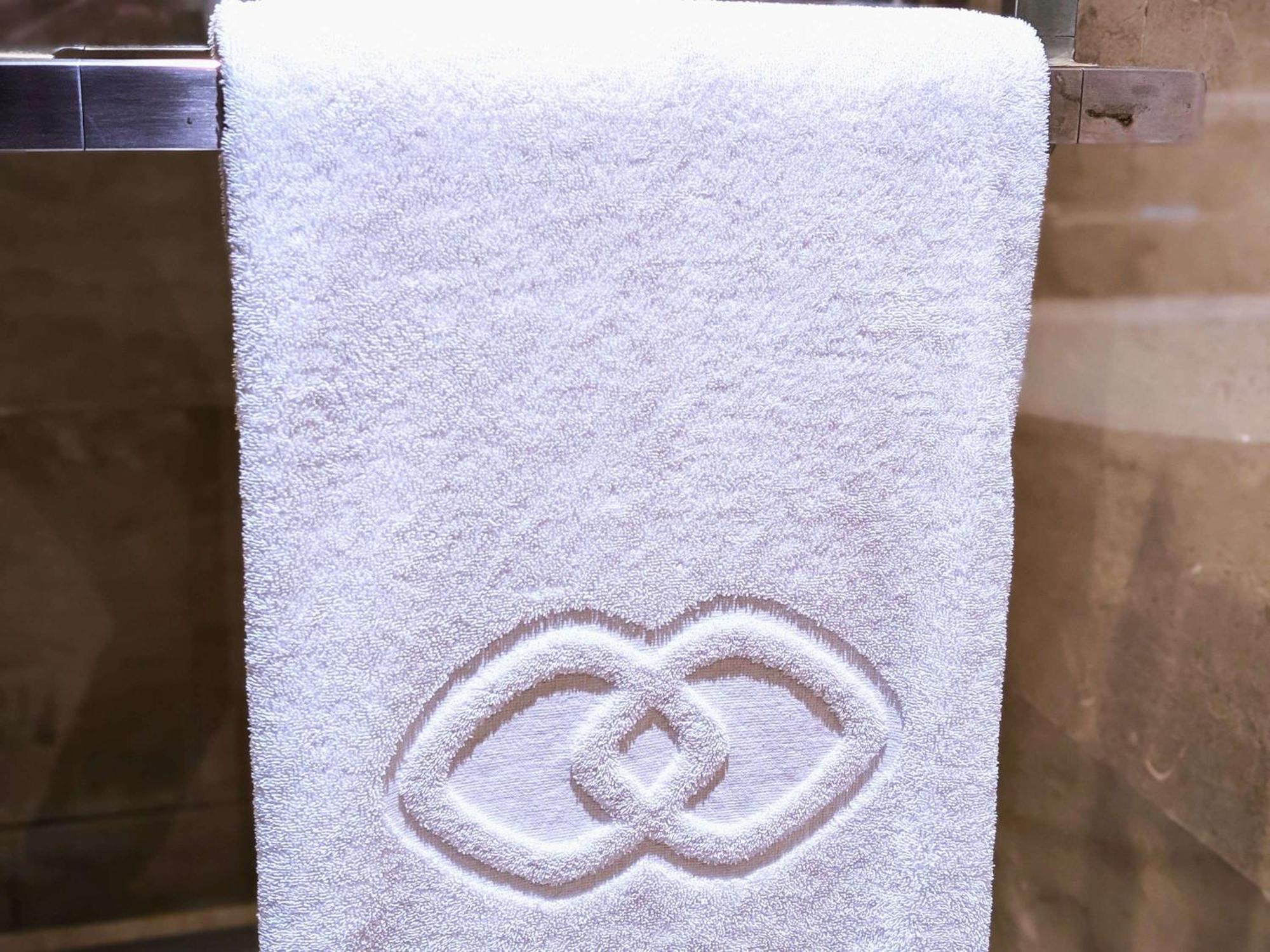 Hotel Sofitel Kuala Lumpur Damansara Exterior foto A towel